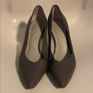 1.State Block Heel Pump